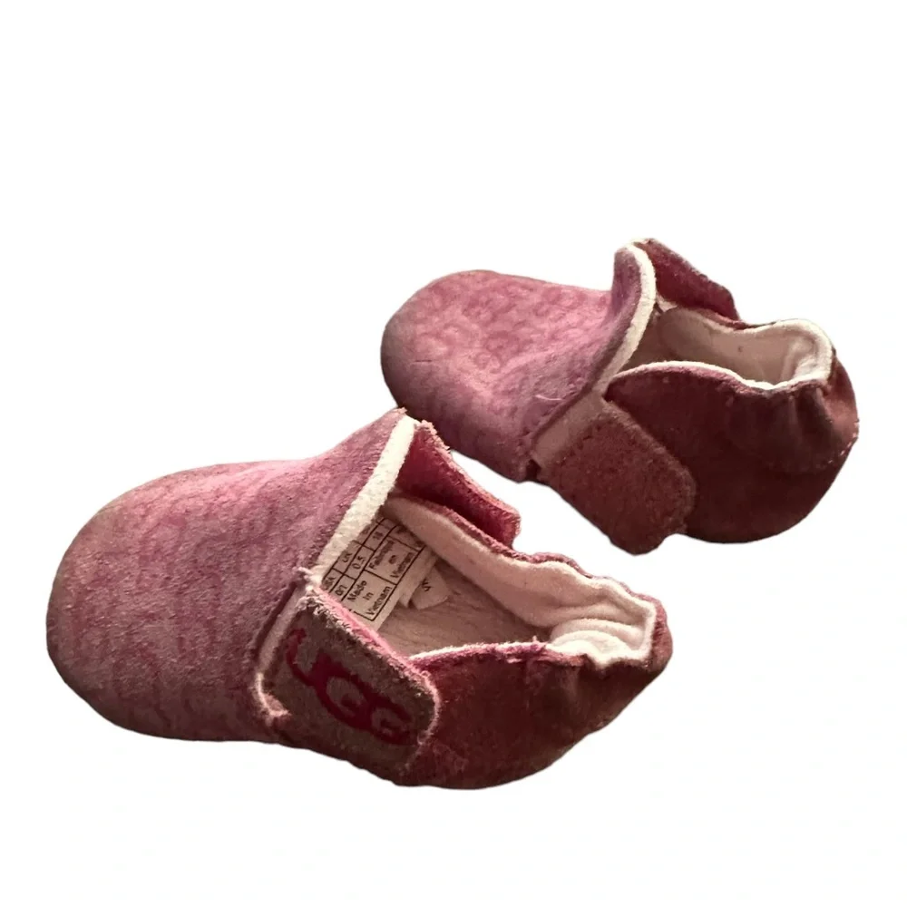 {UGG} Infant Bixbee Moccasins with Velcro Closure